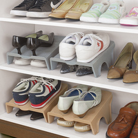 特价日本鞋架 鞋柜创意小鞋架 简易鞋架树脂现代简约鞋柜收纳鞋盒_250x250.jpg
