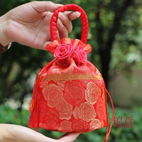 锦意新品红金玫瑰双朵中式锦袋结婚创意喜糖袋子喜糖盒满月喜蛋袋_250x250.jpg