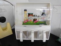 厨房用品调料盒 带勺调料罐塑料 调味盒翻盖四格调味瓶调味罐_250x250.jpg