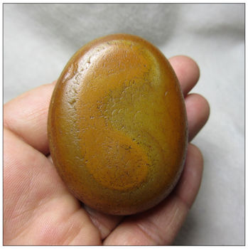 天然玛瑙原石摆件:黄色小电话。光滑细腻 小巧精致 象形石 超低价