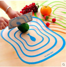 大中小号创意时尚健康切菜板 塑料切水果板 超薄砧板厂家批发特价