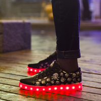 2017年新款情侣骷髅头发光鞋时尚荧光男女鞋子LED灯USB充电7色鞋_250x250.jpg
